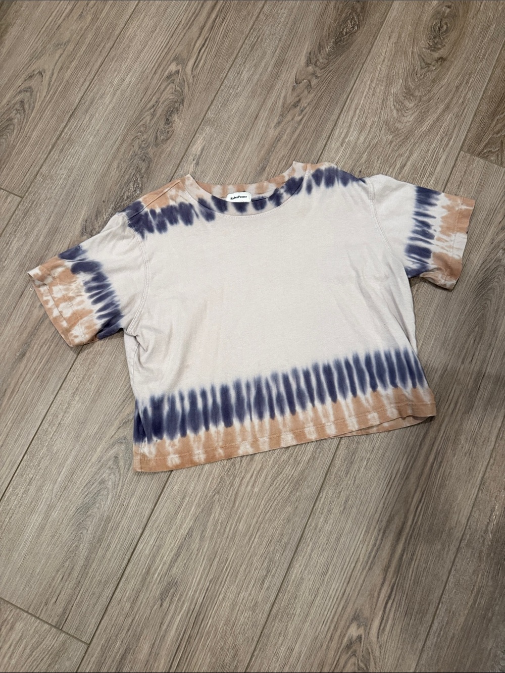 Richer Poorer Tie-Dye Boxy Crop Tee in Beige & Navy